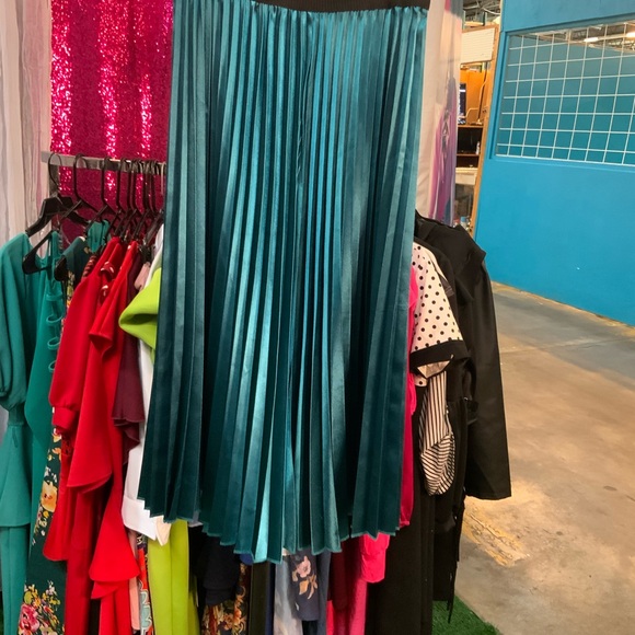 Dresses & Skirts - Emerald Teal Pleated Midi Skirt